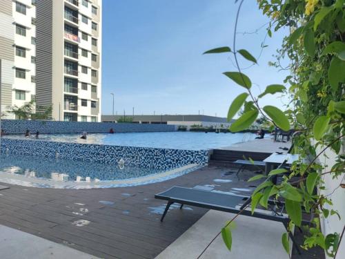 Cikgukay Desaru Homestay Apartment With Pool View WiFi & Netflix in เดซารู