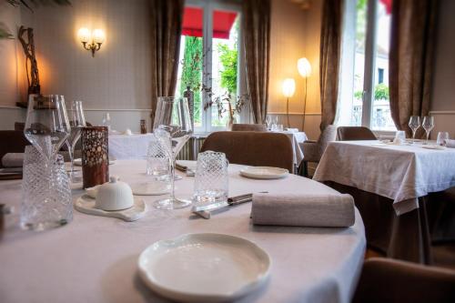Logis Hotel La Breche - Restaurant Berthelot - 레스토랑