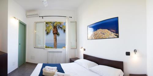 Double Room image 3