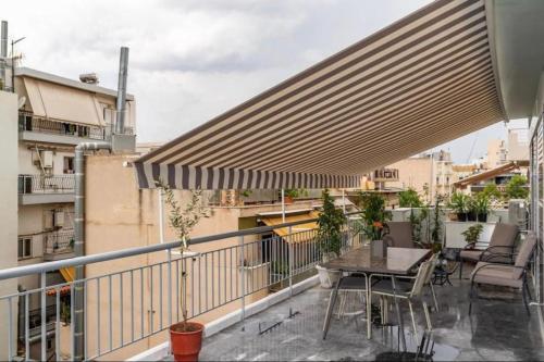 Artistic apt in vibrant Gazi with large terrace by GHH, Athens