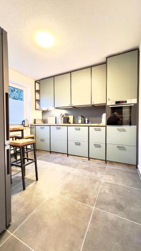 Großes City-Ferienhaus mit Terrasse, Grill und Parkplatz F19 in Oldenburg, Deutschland