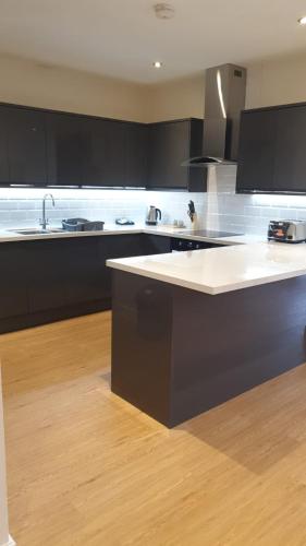 Cocina, Modern Apartments Ipswich near Christchurch Park & Ipswich Waterfront - City View by Sojo Stay in Ipswich