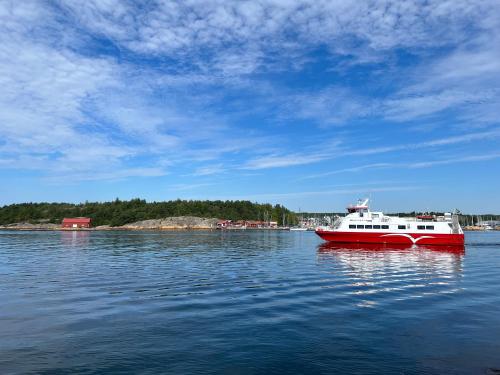 Stromstad lagenhet nara hav och stad in Stromstad