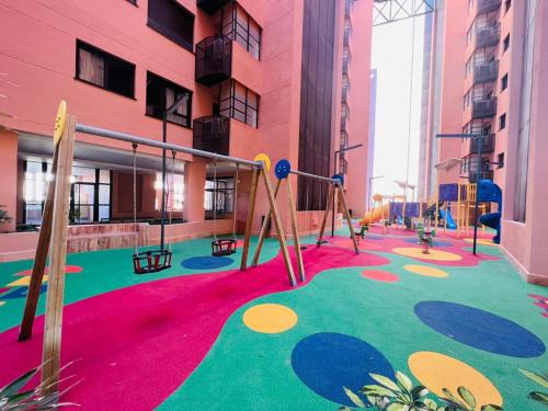 สนามเด็กเล่น, Sky Garden & seasonal pool views by ELE Apartments in เปอร์โต เดอ ลา ทอร์เร