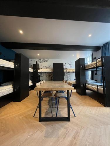 Bed in 12-Bed Mixed Dormitory Room image 8