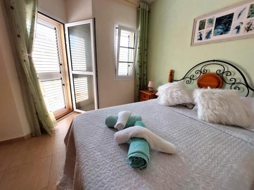  Litha House, 3 Bed Holiday Home set Over 3 Floors 2 Mins From Beach and all Amenities in Caleta De Fuste