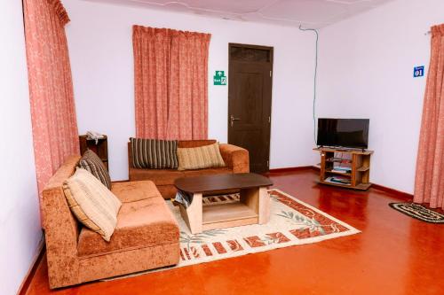 Shared lounge/TV area, Savenndra Hotel in Nawagamuwa South