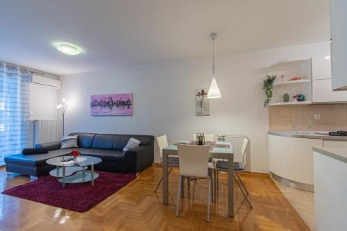 Flexible SelfCheckIns 35 - Zagreb - Garage - Loggia - New 5