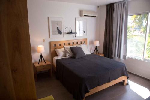 Studio Apartment with Sea View image 5