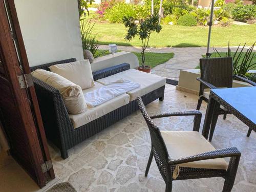 Studio Apartment with Sea View image 1