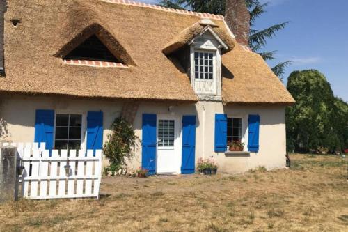 . Chaumière avec sa toiture recouverte de chaume !!!