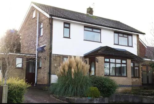 Mickleover House-Large Detatched Family House