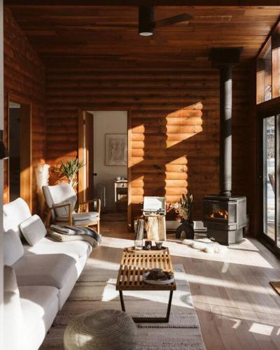 Black River Haus - Scandinavian Riverfront Cabin Muskoka