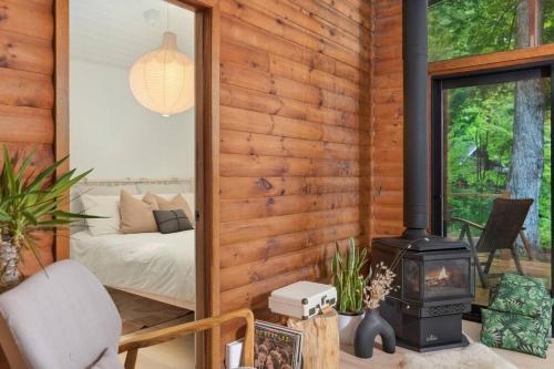 Black River Haus - Scandinavian Riverfront Cabin Muskoka