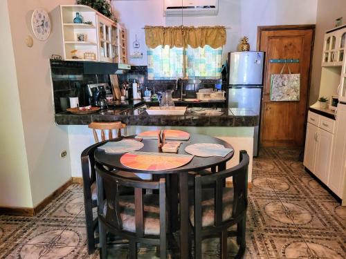2 bedrooms, 3 beds