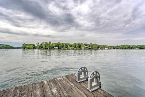 Lake Hamilton Hideaway with Private Dock and Slip