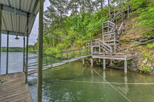 Lake Hamilton Hideaway with Private Dock and Slip