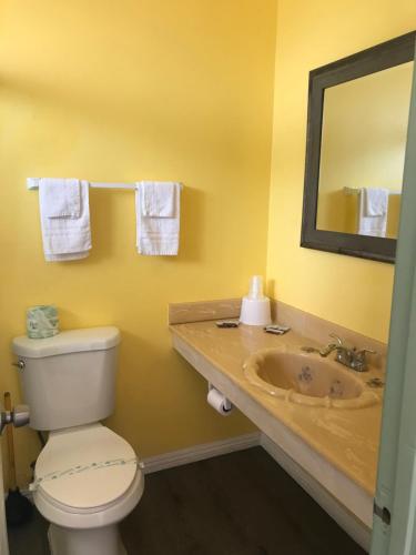 777 Motor Inn - image 14