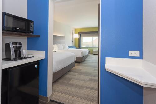 Holiday Inn Express & Suites - Firestone - Longmont , an IHG Hotel