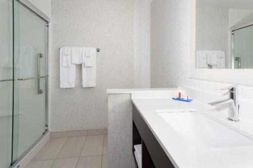 Holiday Inn Express & Suites - Firestone - Longmont , an IHG Hotel