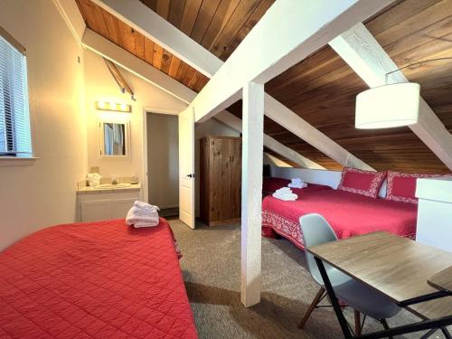 One-Bedroom Apartment image 3