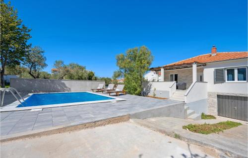 Nice Home In Betina With Wifi, 2 Bedrooms And Outdoor Swimming Pool - Betina