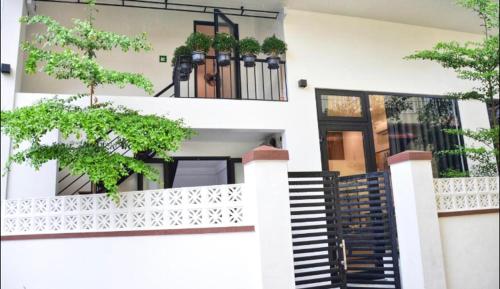 Deluxe Double Room with Balcony, Robin House in Hue