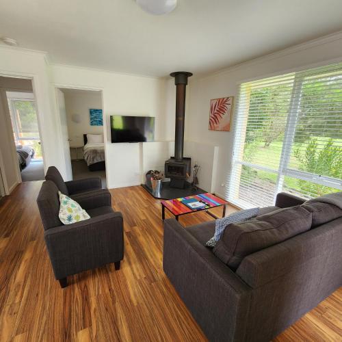 Bells Beach Cottages - Pet friendly cottage with wood heater