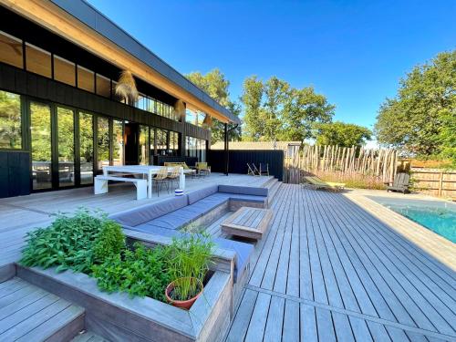 New luxurious architects villa with pool a few steps from the beach