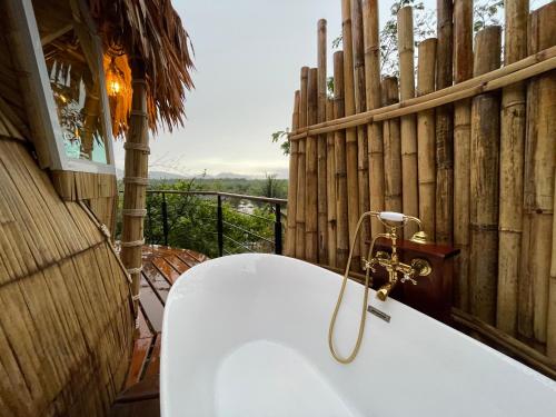 Hot tub, Janthara Resort and Restaurant in Surat Thani