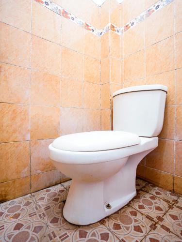 Bathroom, OYO 91827 Tutus Homestay Syariah in Pasuruan