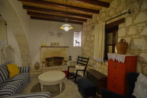 Aliki's House 1+ 2