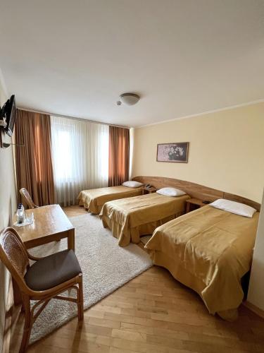 3 twin beds