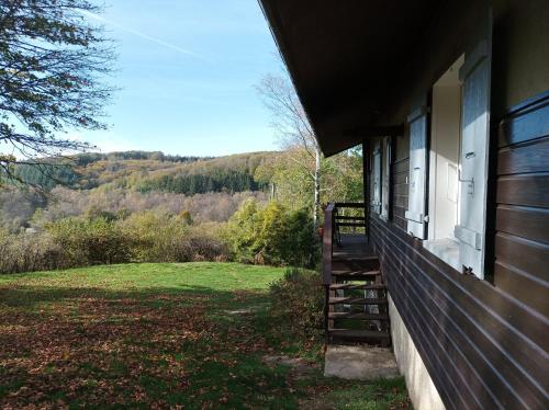chalet deux chambres au calme in Saint-Brisson