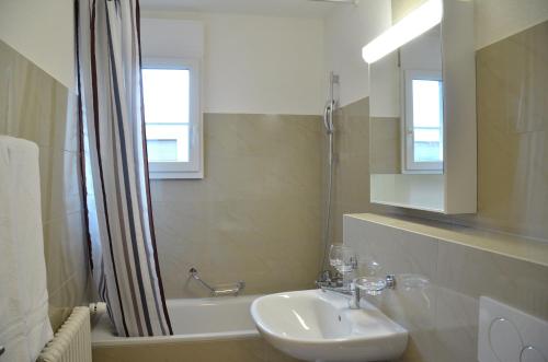 Rent a Home Landskronstrasse - Self Check-In, Basel (Foto 8)