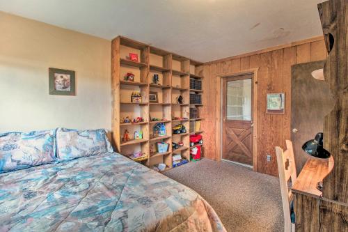 Peaceful Ranch Cabin with Scenic Views 6 Mi to Town - image 2