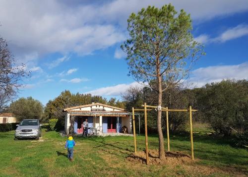 Cabanon autonome au milieu des oliviers-T2 à Fontvieille - Location saisonnière - Fontvieille