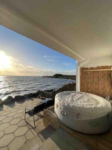 Relax with spectacular views and Hot Tub