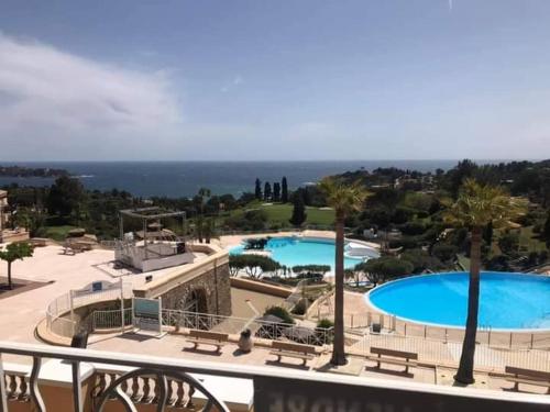 Surrounding environment, Appartement 4/5 personnes vue mer piscine et montagne Cap Esterel Pierre et Vacance nature et sport in Saint-Raphael