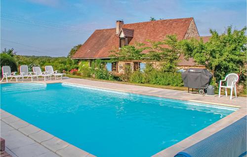 Beautiful Home In St, Priest La Fougeres With 3 Bedrooms, Private Swimming Pool And Outdoor Swimming Pool - La Coquille