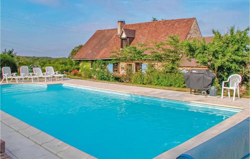 Beautiful Home In St, Priest La Fougeres With 3 Bedrooms, Private Swimming Pool And Outdoor Swimming Pool - Location saisonnière - La Coquille