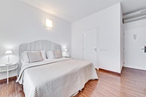 Double Room image 3