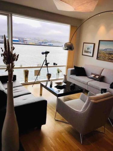 Stylish and relaxing Two bedroom appartment, view over harbour in Hafnarfjordur