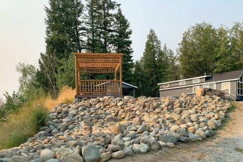 Wilderness Glamping Eureka Tiny Home with Hot Tub!