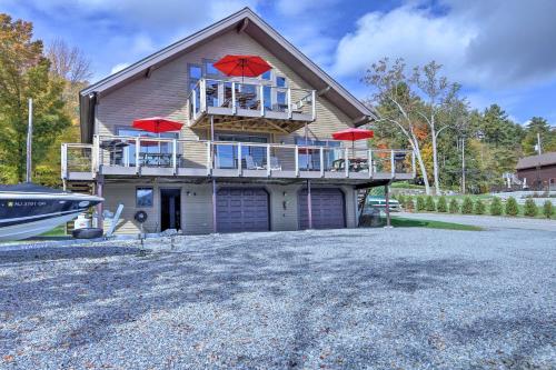 Bolton Landing Suite w/ Deck, Lake George Access in โบลตัน แลนดิ้ง(นิวยอร์ค)