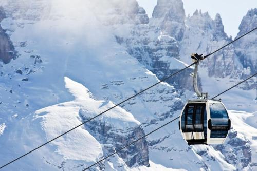 Pinzolo Centro - Baita Spaziosa con Vista sui Monti