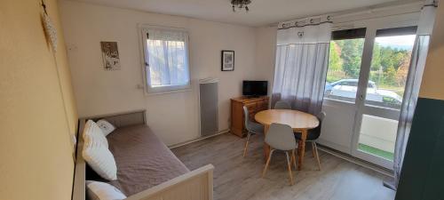 Studio Mouflon RDC balcon plein SUD garage FONT-ROMEU