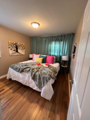 Calm & Cozy 3BR King Bed Free Wifi Washer & Dryer