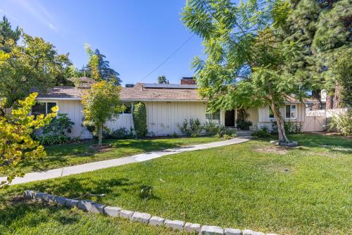 Spacious Home with Garden & Pool