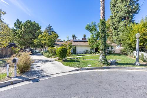 Spacious Home with Garden & Pool